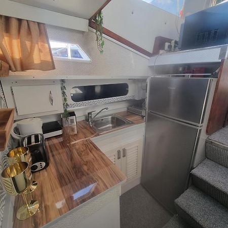 Beautiful And Comfy Boat In Barcelona With Boat Tour Option Hotel Ngoại thất bức ảnh